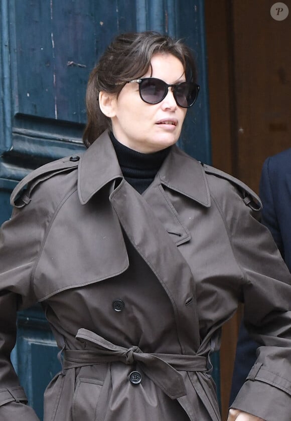 Laetitia Casta - Sortie des obsèques de Jean-Yves Le Fur en l'église Saint-Roch à Paris, le 6 avril 2024. 