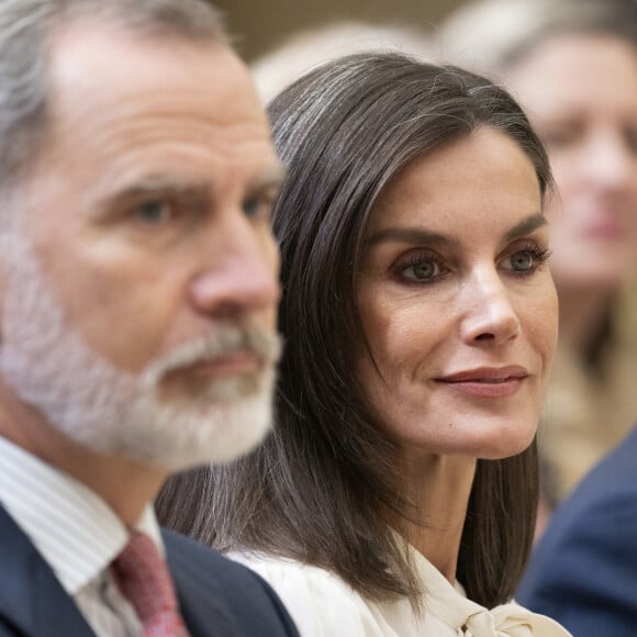 Et qui montre que le couple veut voir les choses avancer !
Le roi Felipe VI et la reine Letizia d'Espagne, lors de la remise des Prix nationaux du sport 2022 au Palais Royal El Pardo à Madrid, le 4 avril 2024. 