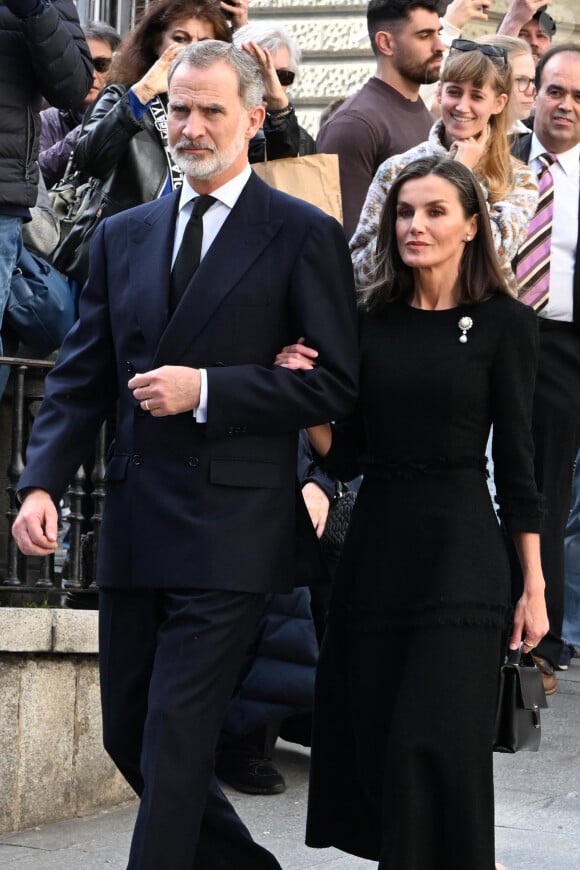 Le roi Felipe VI et sa femme Letizia se sont rendus à un triste événement : une messe en hommage à un membre de la famille mort récemment.
Le roi Felipe VI et la reine Letizia d'Espagne - Messe en hommage à Fernando Gómez-Acebo y Borbón, plus jeune fils de l'infante Pilar, à Madrid. 