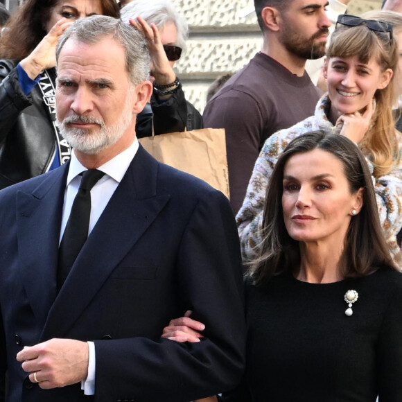 Le roi Felipe VI et sa femme Letizia se sont rendus à un triste événement : une messe en hommage à un membre de la famille mort récemment.
Le roi Felipe VI et la reine Letizia d'Espagne - Messe en hommage à Fernando Gómez-Acebo y Borbón, plus jeune fils de l'infante Pilar, à Madrid. 