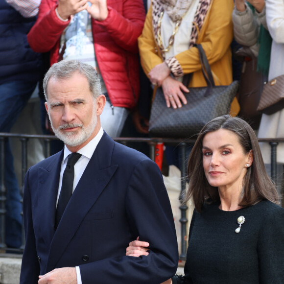 Le roi Felipe VI et la reine Letizia d'Espagne - Messe en hommage à Fernando Gómez-Acebo y Borbón, plus jeune fils de l'infante Pilar, à Madrid, le 8 avril 2024. 