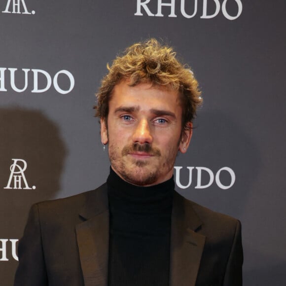 On peut voir Antoine Griezmann entouré de Mía, Amaro et Alba et de sa femme
 
Antoine Griezmann - Le joueur A.Griezmann et son ami M.Llorente se lancent dans l'aventure de la restauration et ouvrent le Rhudo à Madrid le 29 janvier 2024.