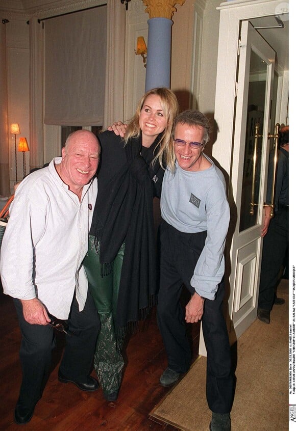 À moins que ce ne soit Christophe Lambert ?
Johnny et Laeticia fêtent les 43 ans de Christophe Lambert au Balzac le 30 mars 2000.