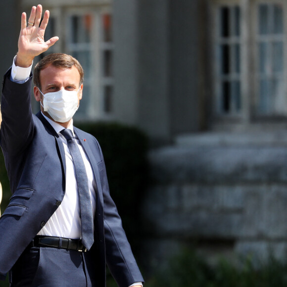 Arrivée à la Mairie du Touquet - Le Président de la République Emmanuel Macron et sa femme la Première Dame Brigitte Macron sont allés voter à la Mairie du Touquet-Paris-Plage lors du second tour des élections municipales, le 28 juin 2020.