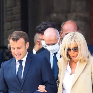 située au coeur de la ville dans le "triangle d'or touquettois"
Sortie de la Mairie du Touquet - Le Président de la République Emmanuel Macron et sa femme la Première Dame Brigitte Macron sont allés voter à la Mairie du Touquet-Paris-Plage