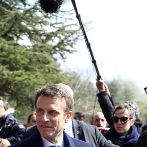 Daniel Fasquelle maire du Touquet - Le président Emmanuel Macron et sa femme Brigitte votent pour le premier tour de l'élection présidentielle au Touquet le 10 avril 2022. © Dominique Jacovides / Bestimage 