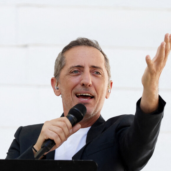 Gad Elmaleh - Le président de la République française E.Macron et la première dame B.Macron assistent à la messe donnée par le pape François au stade Vélodrome de Marseille, le 23 septembre 2023. Sa Sainteté le pape François est à Marseille pour la clôture des Rencontres Méditerranéennes (17 - 24 septembre 2023). © Dominique Jacovides / Bestimage 