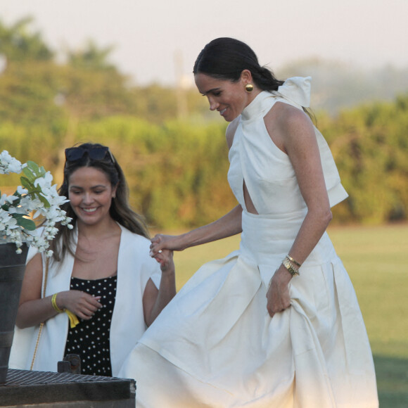 Pour cette édition, le tournoi a été installé au National Polo Center de Wellington, en Floride.
La duchesse de Sussex après que le duc de Sussex a joué dans un match de polo lors du Royal Salute Polo Challenge, au profit de Sentebale, au USPA National Polo Center à Wellington, FL, USA, le vendredi 12 avril 2024. Photo de Yaroslav Sabitov/PA Fil/ABACAPRESS.COM