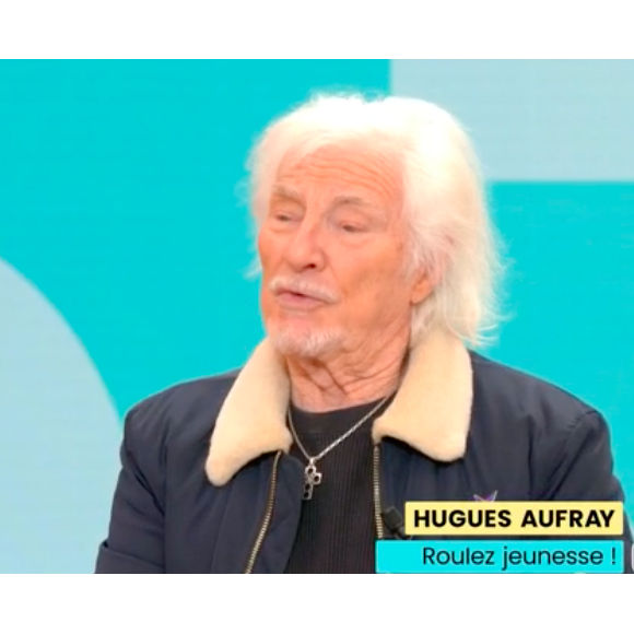 S'était promis de ne jamais divorcer, Hugues Aufray a attendu que son épouse, Hélène Faure, décède pour se marier avec Murielle.
Hugues Aufray sur le plateau de l'émission Bonjour TF1.