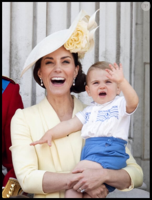 Dès ses premières apparitions officielles, ses mimiques ont ravi le monde.
Le duc et la duchesse de Cambridge avec leurs enfants le prince George, la princesse Charlotte et le prince Louis se joignent à SM la reine Elizabeth II accompagnée d'autres membres de la famille royale assiste à Trooping the Colour dans le centre de Londres, au Royaume-Uni, le 08 juin 2019. Photo par Andrew Parsons / Parsons Media /ABACAPRESS.COM