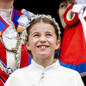 La princesse Charlotte et le prince Louis lors de leur apparition sur le balcon du palais de Buckingham pour assister au défilé aérien après la procession et le couronnement du nouveau roi et de la nouvelle reine à Londres, Royaume-Uni, le 6 mai 2023. Photo par Robin Utrecht/ABACAPRESS.COM