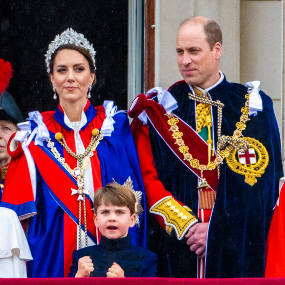 Le prince William de Galles et Catherine, princesse de Galles, le prince Louis lors de leur apparition sur le balcon du palais de Buckingham pour assister au défilé aérien après la procession et le couronnement du nouveau roi et de la nouvelle reine à l'abbaye de Westminster à Londres, au Royaume-Uni, le 6 mai 2023. Photo par Mischa Schoemaker/ABACAPRESS.COM