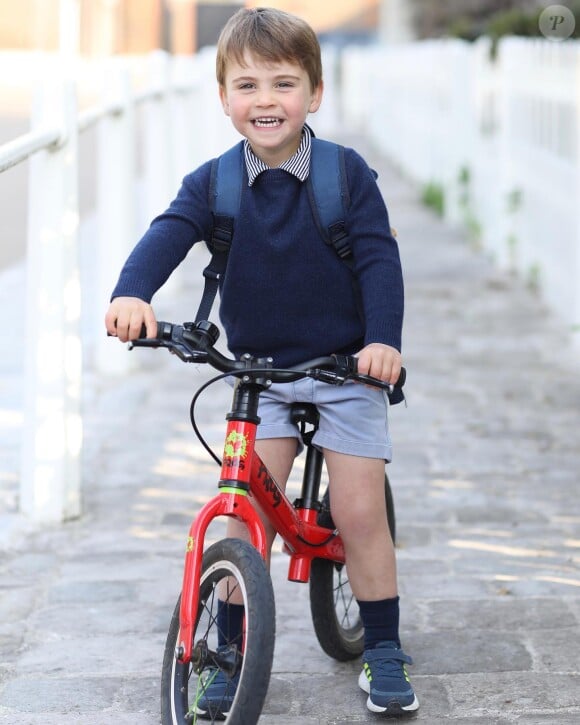 Louis sur son petit vélo, photographié par Kate.©Instagram princeandprincessofwales