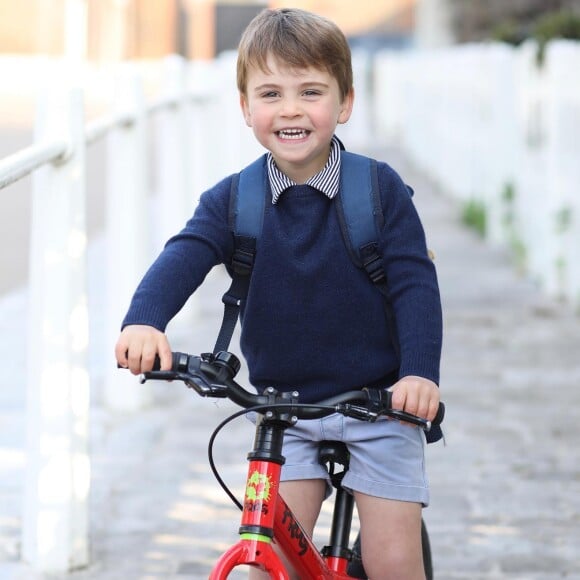 Louis sur son petit vélo, photographié par Kate.©Instagram princeandprincessofwales