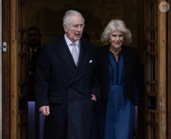 Le roi Charles III d'Angleterre quitte l'hôpital avec la reine consort Camilla après y avoir subi une opération de la prostate. Londres, le 29 janvier 2024.