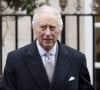 L'actualité de la famille royale n'est pas bien joyeuse depuis quelques mois. 
Le roi Charles III d'Angleterre quitte l'hôpital avec la reine consort Camilla après y avoir subi une opération de la prostate. Londres.