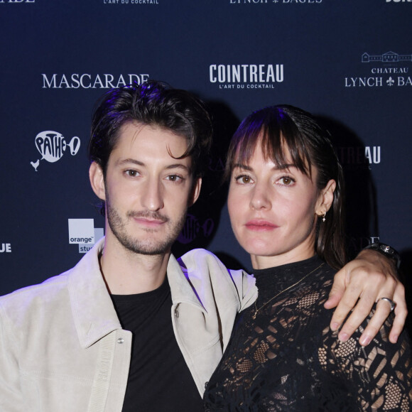 Exclusif - Pierre Niney et sa femme Natasha Andrews - After party du film Mascarade au club privé NO.PI à Paris le 20 octobre 2022. © Rachid Bellak / Bestimage