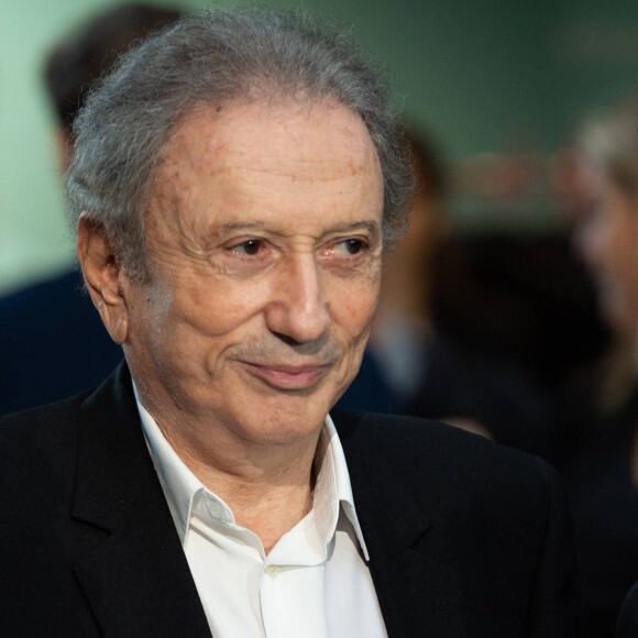 Michel Drucker, journaliste, prducteur et animateur televison lors de la cérémonie d'hommage au regretté journaliste français J.-P.Elkabbach au siège de France Televisions à Paris, France, le 9 octobre 2023. © Jeanne Accorsini/Pool/Bestimage