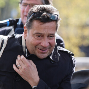 Laurent Gerra assiste à l'inauguration de la promenade Jean-Paul Belmondo sur le pont Bir Hakeim, sous l'arche du viaduc de Passy à Paris, France, le 12 avril 2023. Photo par Nasser Berzane/ABACAPRESS.COM