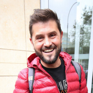 Christophe Beaugrand à la sortie des studios de RTL à Paris, France, le 26 octobre 2023. © Jonathan Rebboah/Panoramic/bestimage