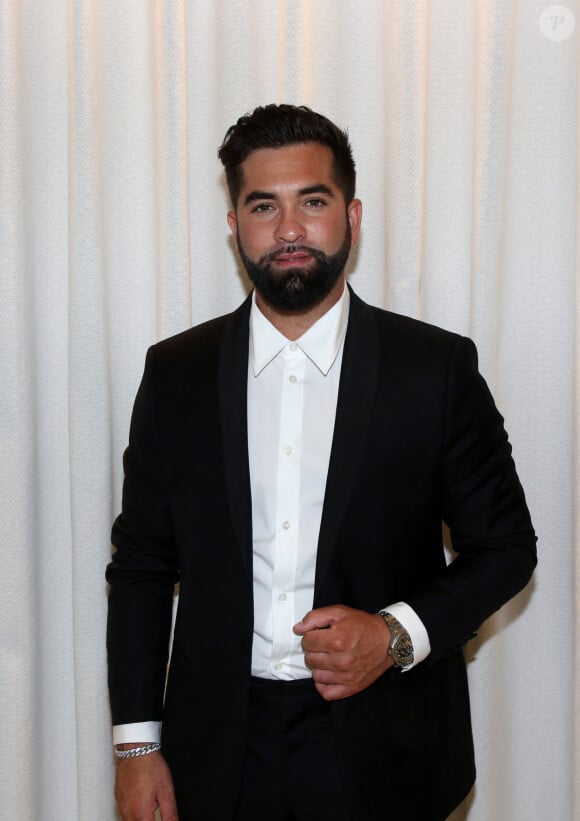 C'est là-bas qu'il s'est accidentellement tiré une balle dans le thorax, ce lundi 22 avril.
Kendji Girac lors d'un photo shoot à Cannes, France, le 20 mai 2022.