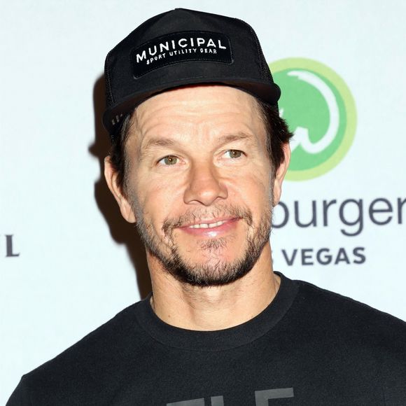 Mark et Paul Wahlberg reçoivent les clefs de la ville de Las Vegas, le 27 mars 2023.