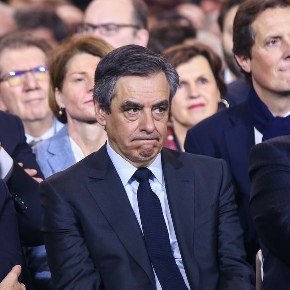 Ce jour, la cour d'appel de Paris a condamné l'ancien Premier ministre à quatre ans de prison avec sursis, 
François Fillon et sa femme Penelope Fillon - Meeting de François Fillon au Paris Event Center de la Villette à Paris. Agence / Bestimage