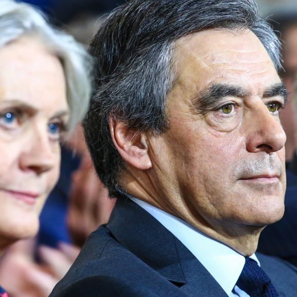 , notamment pour détournement de fonds publics et complicité.
François Fillon et sa femme Penelope Fillon - Meeting de François Fillon au Paris Event Center de la Villette à Paris le 29 Janvier 2017.
AGENCE / BESTIMAGE