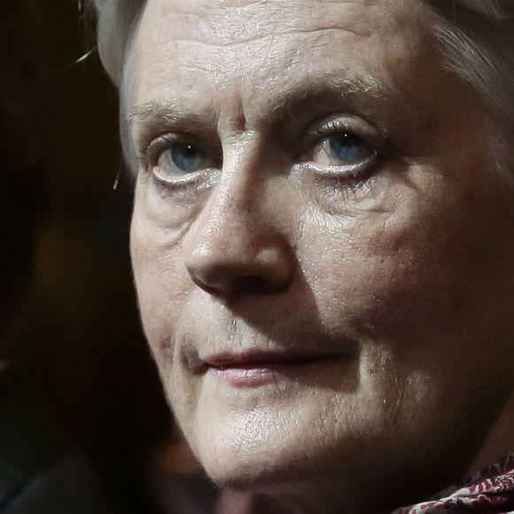 François Fillon et sa femme Pénélope - L'ancien premier ministre et candidat à la primaire de la droite et du centre pour les élections présidentielles de 2017 (Les Républicains LR) François Fillon en meeting entre les deux tours des élections de la primaire de la droite et du centre à Paris, Porte de Versailles le 25 novembre 2016 © Stephane Lemouton / Bestimage 