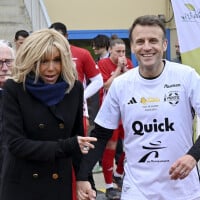 PHOTOS Emmanuel Macron inscrit un joli but pour la bonne cause sous les yeux de Brigitte et entouré de champions du monde