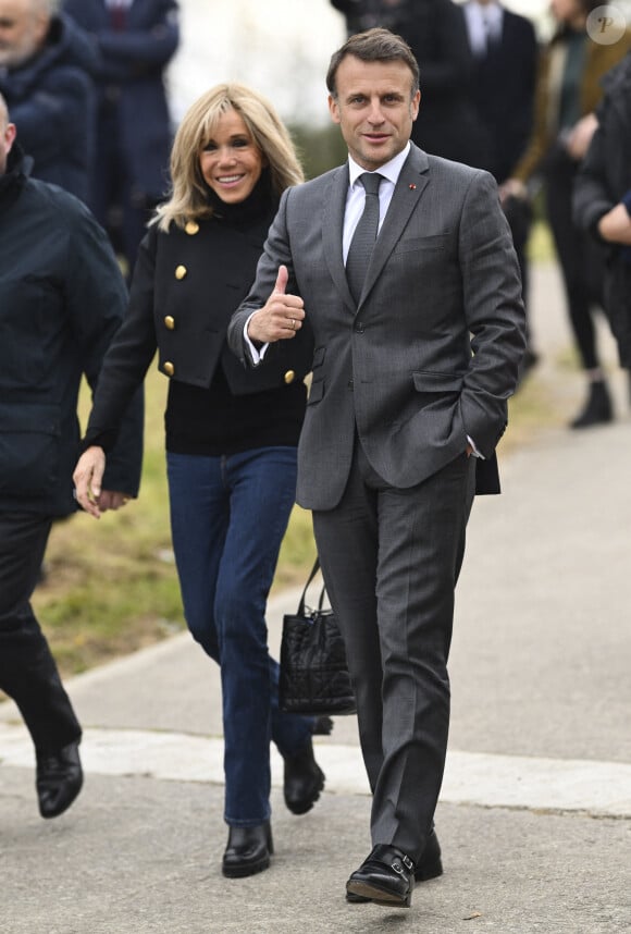 Exclusif - Emmanuel Macron - Match de football caritatif du Variétés club de France au profit de l'opération Pièces jaunes au stade Bernard Giroux à Plaisir, France, le 24 avril 2024. Le match a permis de récolter 57.500€. © Pierre Perusseau/Bestimage