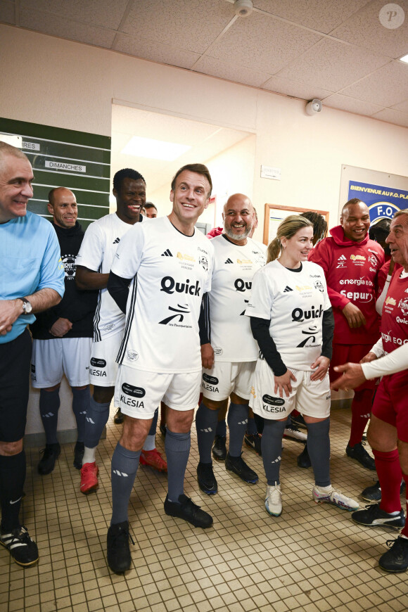 Exclusif - Emmanuel Macron - Match de football caritatif du Variétés club de France au profit de l'opération Pièces jaunes au stade Bernard Giroux à Plaisir, France, le 24 avril 2024. Le match a permis de récolter 57.500€. © Pierre Perusseau/Bestimage