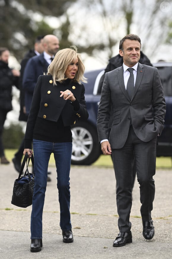 Exclusif - Brigitte Macron et Emmanuel Macron - Match de football caritatif du Variétés club de France au profit de l'opération Pièces jaunes au stade Bernard Giroux à Plaisir, France, le 24 avril 2024. Le match a permis de récolter 57.500€. © Pierre Perusseau/Bestimage