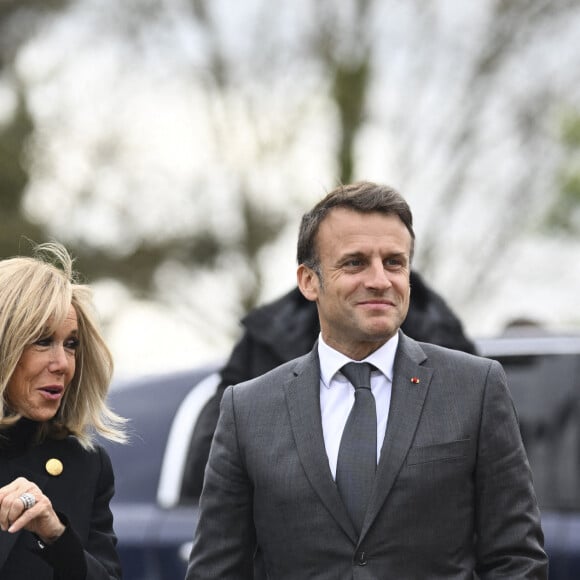 Exclusif - Brigitte Macron et Emmanuel Macron - Match de football caritatif du Variétés club de France au profit de l'opération Pièces jaunes au stade Bernard Giroux à Plaisir, France, le 24 avril 2024. Le match a permis de récolter 57.500€. © Pierre Perusseau/Bestimage