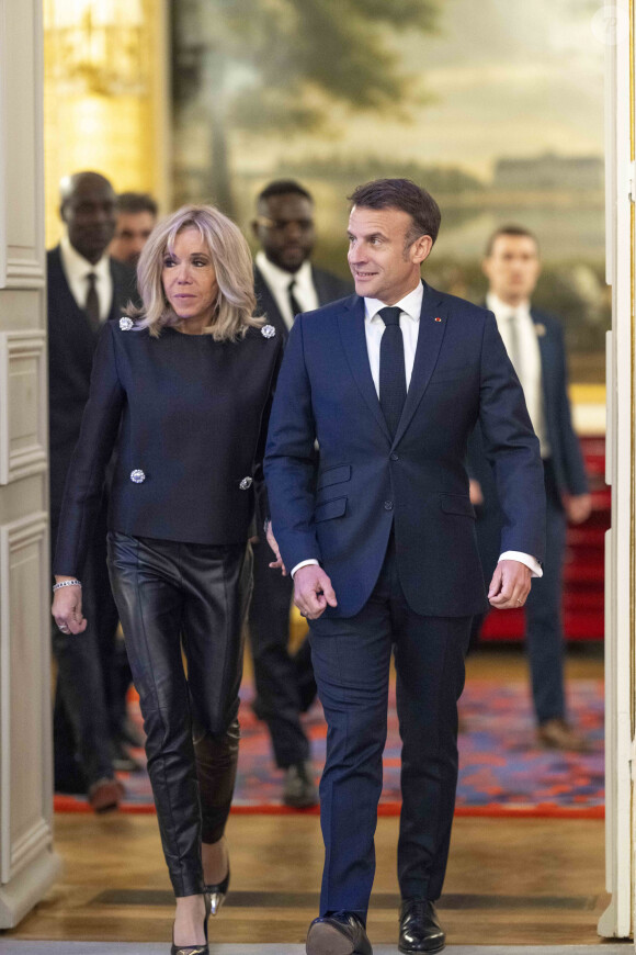 Exclusif - Brigitte Macron et Emmanuel Macron - Match de football caritatif du Variétés club de France au profit de l'opération Pièces jaunes au stade Bernard Giroux à Plaisir, France, le 24 avril 2024. Le match a permis de récolter 57.500€. © Pierre Perusseau/Bestimage