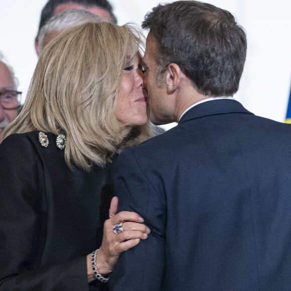 Exclusif - Brigitte Macron et Emmanuel Macron - Match de football caritatif du Variétés club de France au profit de l'opération Pièces jaunes au stade Bernard Giroux à Plaisir, France, le 24 avril 2024. Le match a permis de récolter 57.500€. © Pierre Perusseau/Bestimage