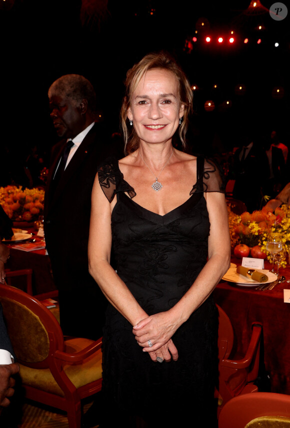 "J'essaye d'avoir bonne mine. Je fais un peu de laser ou de mésothérapie."
Exclusif - Sandrine Bonnaire - Dîner de gala organisé par la Fondation "Children of Africa" à l'initiative de Madame D.Ouattara, Première Dame de Côte d'Ivoire et Présidente fondatrice de "Children of Africa" au Sofitel Ivoire à Abidjan. Le 1er Mars 2024 © Dominique Jacovides / Bestimage 