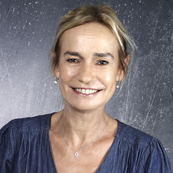 Actuellement à l'affiche du film Le Mangeur d'âmes réalisé par Alexandre Bustillo et Julien Maury, Sandrine Bonnaire a répondu aux questions des journalistes de Gala à propos du temps qui passe et de la chirurgie esthétique
Exclusif - Portraits de Sandrine Bonnaire en marge de l'enregistrement de l'émission "Chez Jordan de Luxe" à Paris