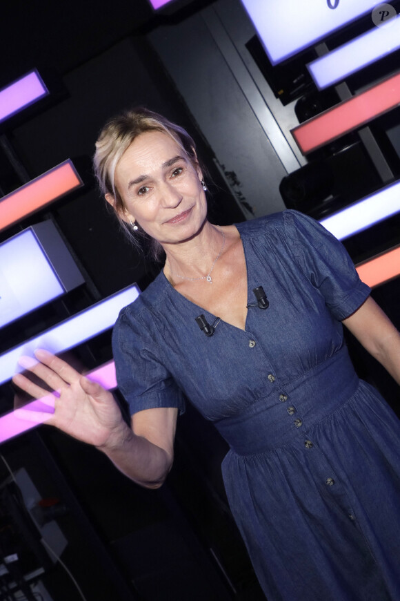 "Je ne porte aucun jugement sur celles qui font du Botox."
Portrait de Sandrine Bonnaire lors de l'enregistrement de l'émission "Chez Jordan de Luxe" à Paris. Le 2 octobre 2023 © Cédric Perrin / Bestimage