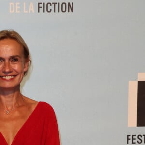 Sandrine Bonnaire au photocall de "Les Combattantes" lors de la 24ème édition du Festival de la Fiction TV de la Rochelle, le 15 septembre 2022. 