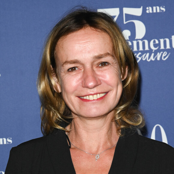 Sandrine Bonnaire - People au concert de Nicoletta, à l'occasion de ses 50 ans de carrière, au Lido à Paris. C'est la première fois depuis 20 ans que le Lido accueille un concert. La chanteuse remontera sur cette scène le 7 novembre. Le 4 novembre 2021 © Coadic Guirec / Bestimage