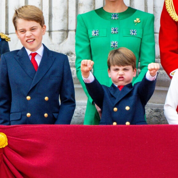 "Ces petits animaux-là sont plutôt cool (...) Nous avons des cochons d'Inde à la maison et ils ne sont pas comme ça" a-t-il révélé 
Archives : Louis, George et Charlotte de Cambridge