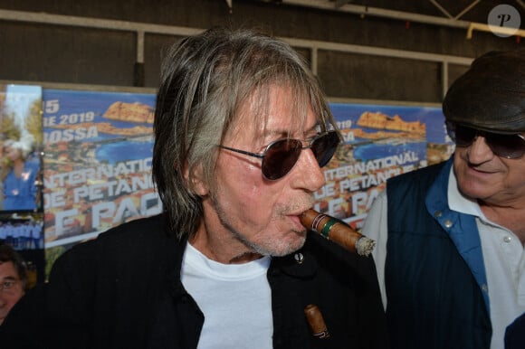 Une complication provoquant des rhumatismes très douloureux.
Jacques Dutronc au tournoi de pétanque Paoli a L'Ile-Rousse, le 13 septembre 2019 en Corse, France. Photo par Max Colin/ABACAPRESS.COM