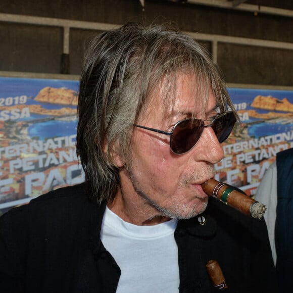 Une complication provoquant des rhumatismes très douloureux.
Jacques Dutronc au tournoi de pétanque Paoli a L'Ile-Rousse, le 13 septembre 2019 en Corse, France. Photo par Max Colin/ABACAPRESS.COM