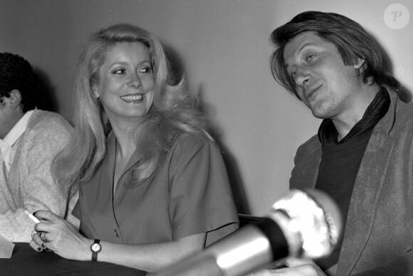 Les acteurs Catherine Deneuve et Jacques Dutronc présentent le film A nous deux en clôture du 32e Festival de Cannes le 24 mai 1979 à Cannes, France. Photo par APS-Medias/ABACAPRESS.COM
