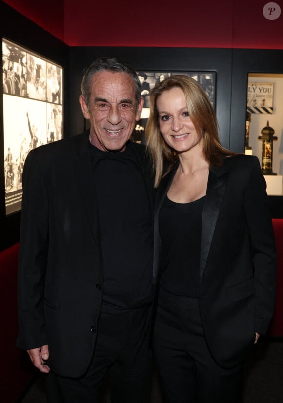 Exclusif - Thierry Ardisson et sa femme Audrey Crespo-Mara - Vernissage de l'exposition "Johnny Hallyday, l'exposition" au Palais des Expositions à Paris. Le 21 décembre 2023 © Dominique Jacovides / Bestimage 