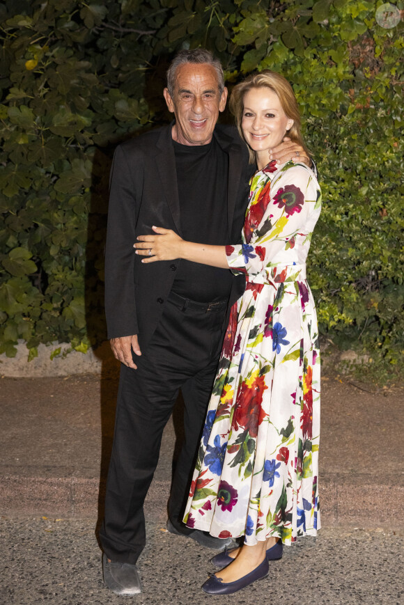 Exclusif - Thierry Ardisson et sa femme Audrey Crespo-Mara - Véronique Sanson en concert à l'occasion de la présentation de sa tournée "Hasta Luego" au théâtre de Verdure lors du festival de Ramatuelle le 1er aout 2023. © Cyril Bruneau / Festival de Ramatuelle / Bestimage 