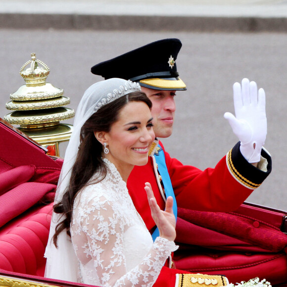 Le cliché, sur lequel William enlace Kate par les hanches, a été publié en noir et blanc
Archives - Mariage du prince William, duc de Cambridge et de Catherine Kate Middleton à Londres le 29 avril 2011 