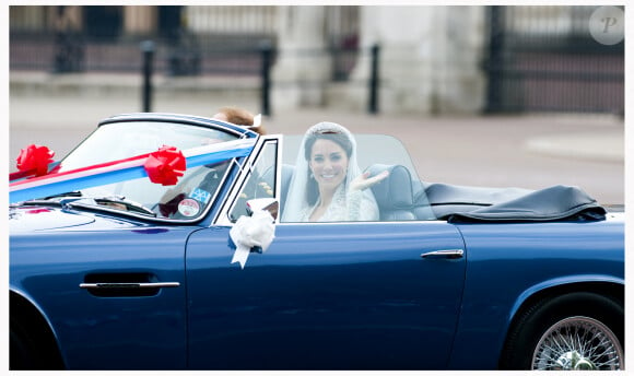 Archives - Le prince William, duc de Cambridge, et Kate Catherine Middleton, duchesse de Cambridge, quittent le palais de Buckingham en Aston Martin DB6 Volante, après la réception pour leur mariage. Le 29 avril 2011 