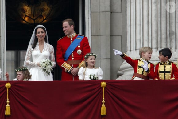 Un choix de couleur en général réservé aux annonces de décès. Le sang des fans n'a donc fait qu'un tour
Mariage de Kate Middleton et du prince William d'Angleterre à Londres. Le 29 avril 2011 